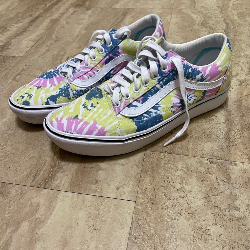 Great condition super comfortable and super clean Vans!!!!